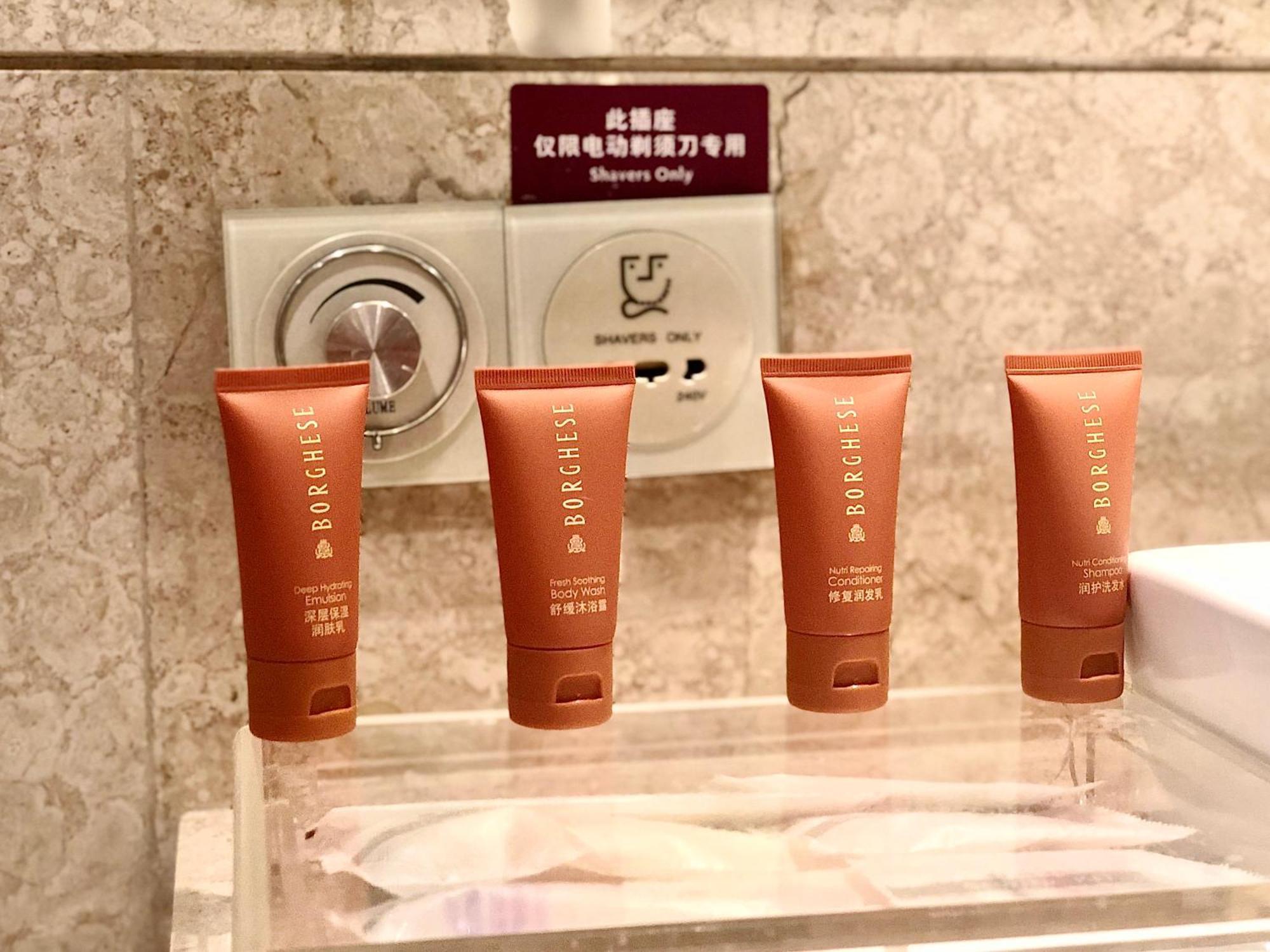 ホテル クラウン プラザ チョンザン ウィング オン シティ 中山市 エクステリア 写真